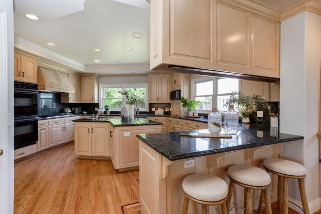 510 Oak Park Way, Redwood City CA: https://media.crmls.org/mediaz/3f6f9940-14c7-4901-bf66-eb73ccef9568.jpg