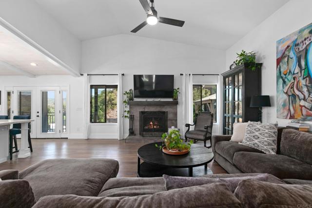 19950 Elfin Forest Ln, Escondido CA: https://media.crmls.org/mediaz/3f6fda83-ae0a-4653-992b-5fa0d6e5921c.jpg