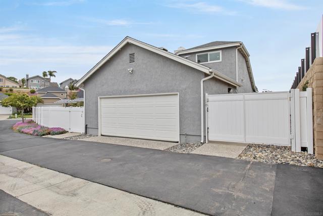 6951 Quiet Cove Dr, Carlsbad CA: https://media.crmls.org/mediaz/3f701685-e220-4a6c-8799-4ebf0cd865df.jpg