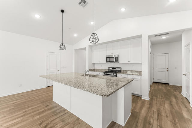 84151 Novello Drive, Indio CA: https://media.crmls.org/mediaz/3f704a23-7074-4826-b91b-b20f184fc82b.jpg
