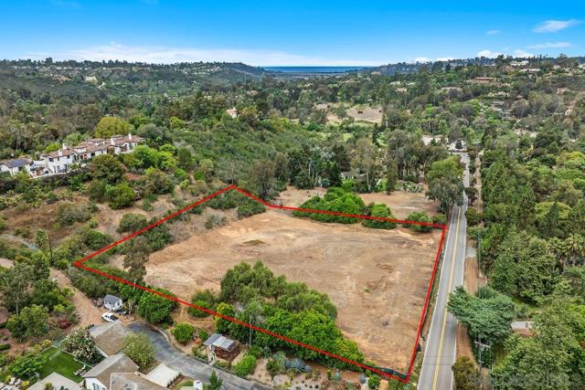 4919 El Secreto, Rancho Santa Fe CA: https://media.crmls.org/mediaz/3f707260-5a95-41c6-acfe-caca3b2e9503.jpg