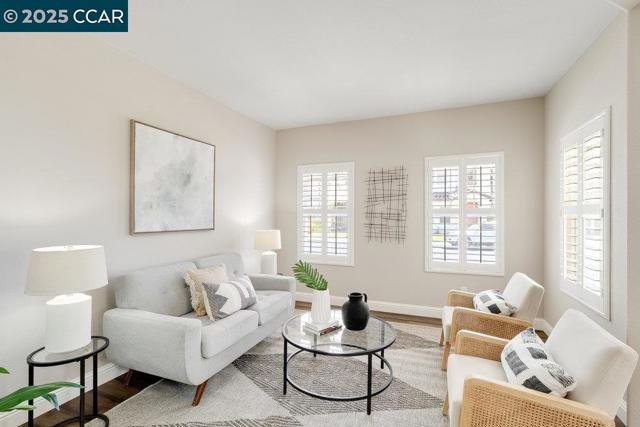 113 St Laurent Ct, Martinez CA: https://media.crmls.org/mediaz/3f71ef31-ff53-4c64-b602-745e36f74ff0.jpg