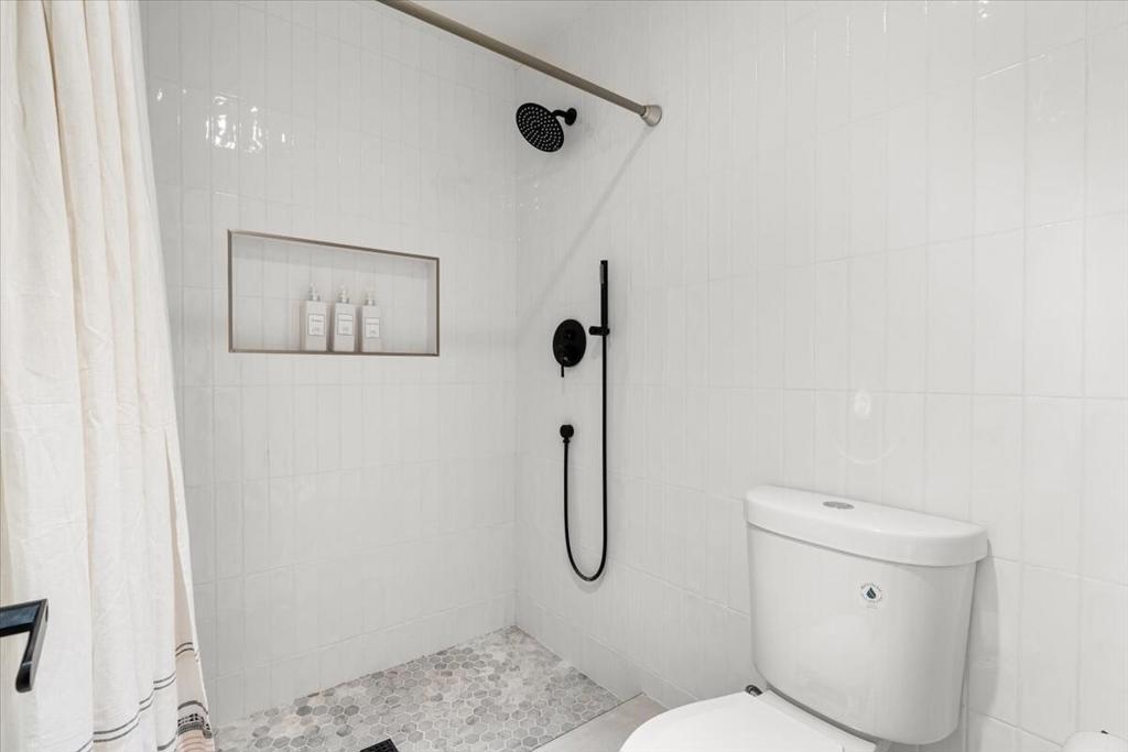 https://media.crmls.org/mediaz/3f721762-204b-451b-89cf-caea6a4554bd.jpg?preset=X-Large