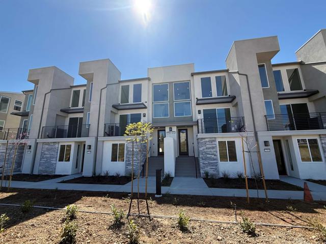 Detail Gallery Image 2 of 33 For 13908 Boyden Way, –,  CA 92126 - 2 Beds | 2/1 Baths