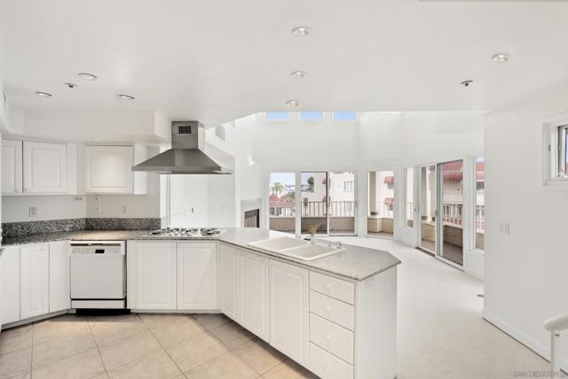1101 1st Street, Coronado CA: https://media.crmls.org/mediaz/3f7327be-e89e-42d5-911a-2a2a0db3b6e7.jpg