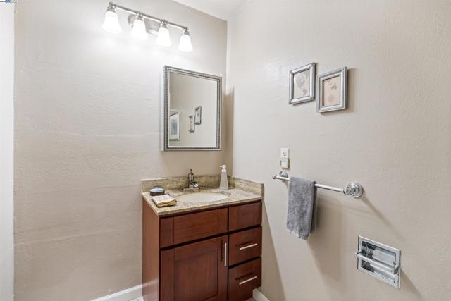 2845 Briarwood Dr, Livermore CA: https://media.crmls.org/mediaz/3f738c06-a701-4f96-975c-cfa9f4b075da.jpg