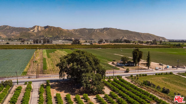 13721 W Telegraph Road, Santa Paula CA: https://media.crmls.org/mediaz/3f73ac26-05bb-4749-989b-672235ea111e.jpg