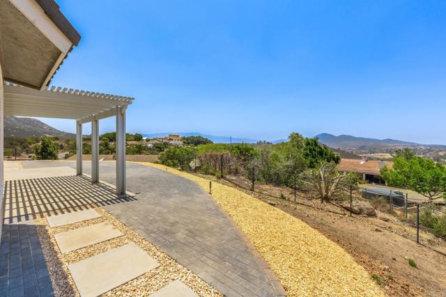 Detail Gallery Image 15 of 29 For 14694 Chaparral Slope Rd, Jamul,  CA 91935 - 3 Beds | 2/1 Baths