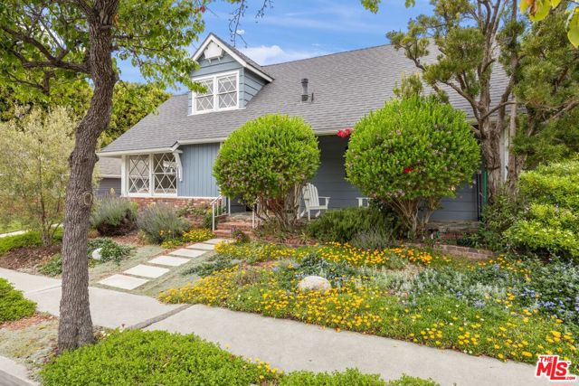 11121 Franklin Avenue, Culver City CA: https://media.crmls.org/mediaz/3f748a7b-978d-4782-95df-5004feeaaee3.jpg