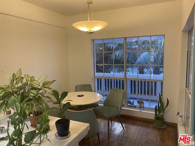 4346 Redwood Avenue, Marina del Rey, California 90292, 2 Bedrooms Bedrooms, ,2 BathroomsBathrooms,Condominium,For Sale,Redwood,24427517