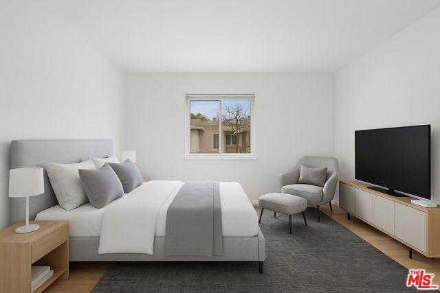 2016 Euclid Street, Santa Monica CA: https://media.crmls.org/mediaz/3f751a26-41f2-477c-809b-eb7086acdd11.jpg