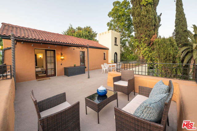 6655 Emmet Terrace, Los Angeles CA: https://media.crmls.org/mediaz/3f757bac-f5ab-40f0-b328-f45e0bdceb6d.jpg
