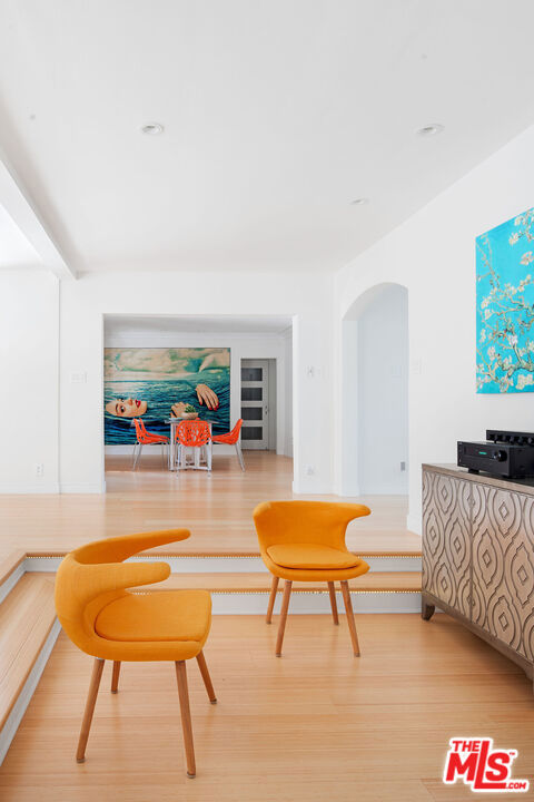 1323 Club View Drive, Los Angeles CA: https://media.crmls.org/mediaz/3f75b252-9f74-4c56-b93b-e560445f24fb.jpg