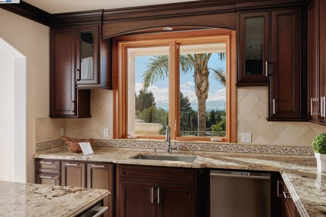 44506 Vista Grande Court, Fremont CA: https://media.crmls.org/mediaz/3f75cfc0-ba5a-4c43-a14d-92529780ee4f.jpg