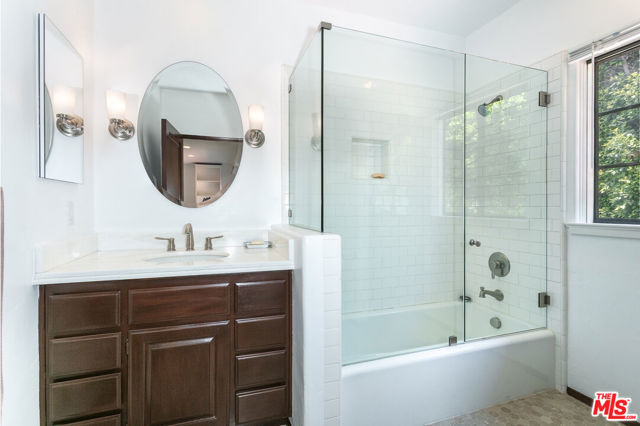 627 N Alta Drive, Beverly Hills CA: https://media.crmls.org/mediaz/3f761696-c866-4e9e-83c2-ee9a9790705a.jpg