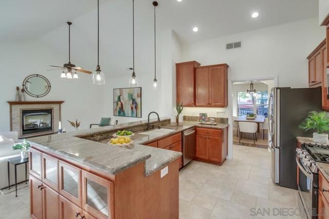 14590 Kent Hill Way, Poway CA: https://media.crmls.org/mediaz/3f76a096-3e34-425f-8f40-851e09ab7cde.jpg