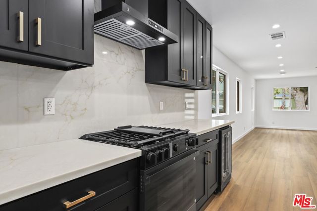 2700 S Palm Grove Avenue, Los Angeles CA: https://media.crmls.org/mediaz/3f77adb1-802b-4451-8226-f88d1497f7c4.jpg