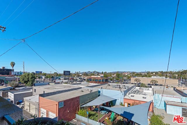 12311 Pacific Avenue, Los Angeles CA: https://media.crmls.org/mediaz/3f77f539-22d6-4944-864f-a5b58d248c88.jpg