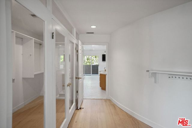 314 22nd Street, Santa Monica CA: https://media.crmls.org/mediaz/3f78577c-6c3d-4f35-a91e-c1039c0280ea.jpg