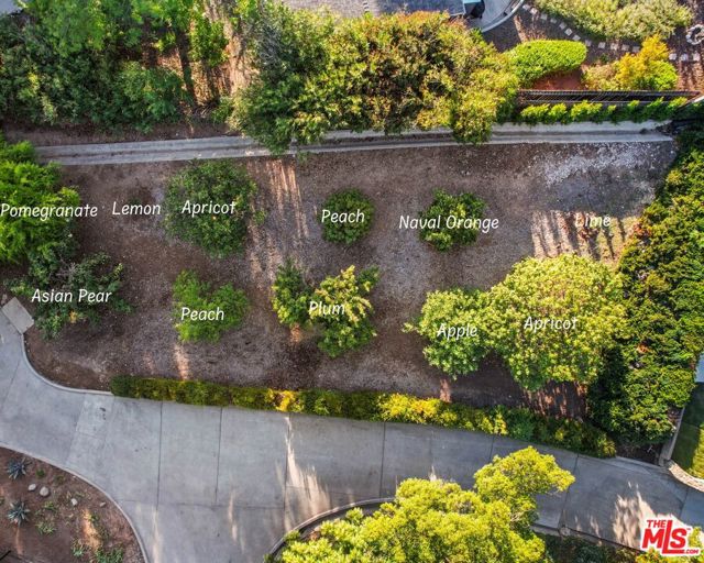 431 Montana Circle, Ojai CA: https://media.crmls.org/mediaz/3f78c95a-c0f5-4a15-a5b3-281a92f7eb22.jpg