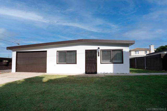928 Flroida Street, Imperial Beach CA: https://media.crmls.org/mediaz/3f791c3d-696a-482e-a810-4e6efffa4cbe.jpg