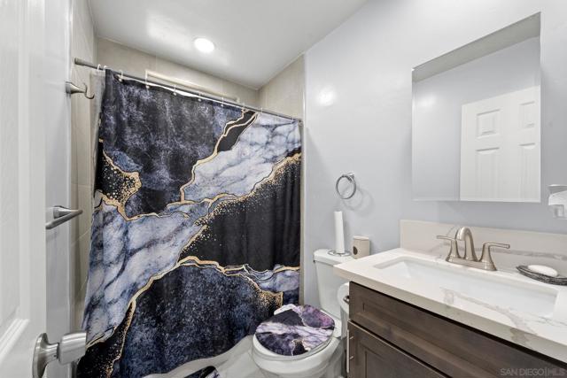 619 Dorothy St, El Cajon CA: https://media.crmls.org/mediaz/3f79914e-67b3-4865-ad65-c1e8c0642196.jpg