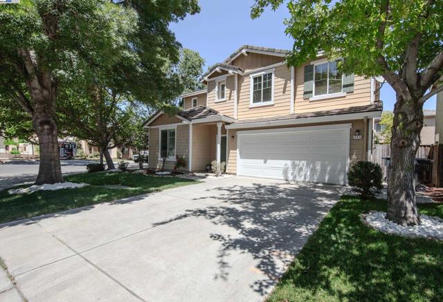 555 Centre Court Dr, Tracy CA: https://media.crmls.org/mediaz/3f7a1e4c-a936-464c-94ab-385cf1bc72a3.jpg