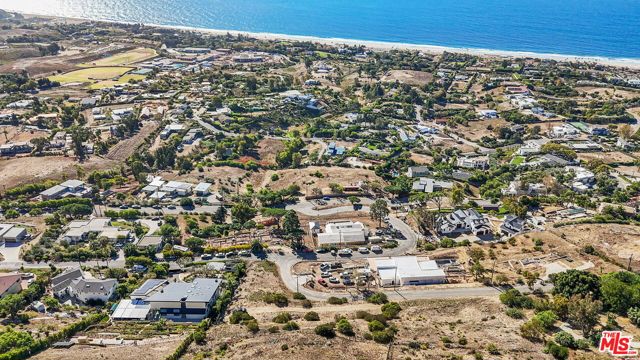 30015 Andromeda Lane, Malibu CA: https://media.crmls.org/mediaz/3f7a5a36-8a24-4efd-8662-c1f484f33741.jpg