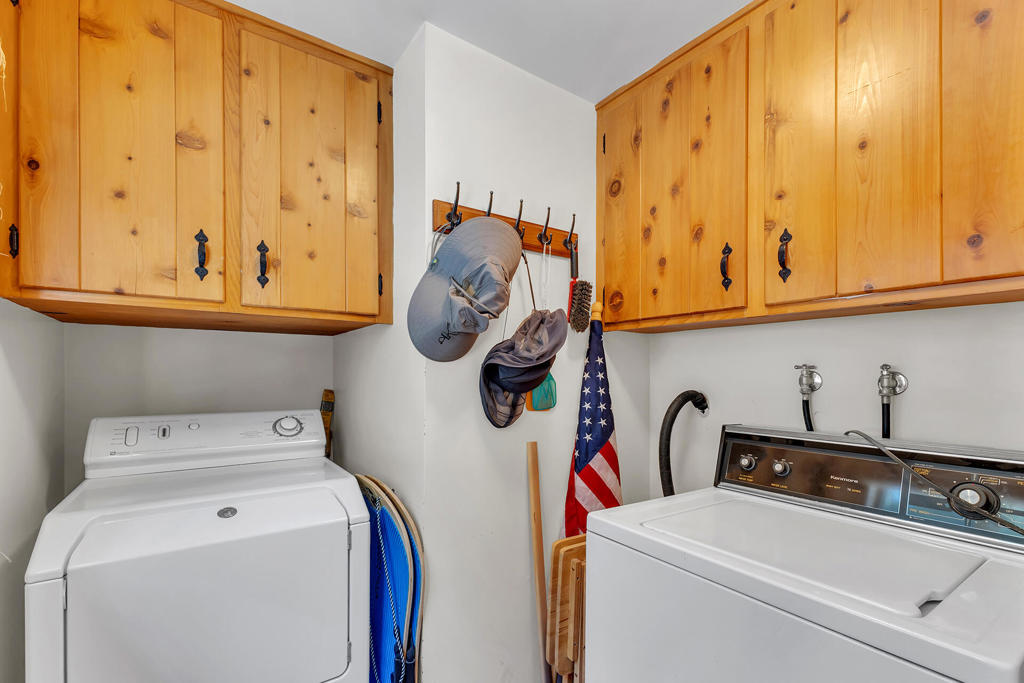 https://media.crmls.org/mediaz/3f7a6511-fd14-403a-9613-2be516806043.jpg?preset=X-Large