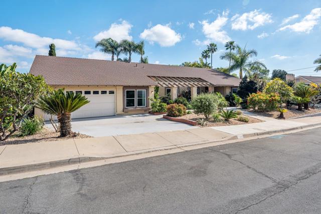 7945 Shadow Hill Dr, La Mesa CA: https://media.crmls.org/mediaz/3f7ab720-3d0f-41ed-93ae-22bd0c2a1f64.jpg