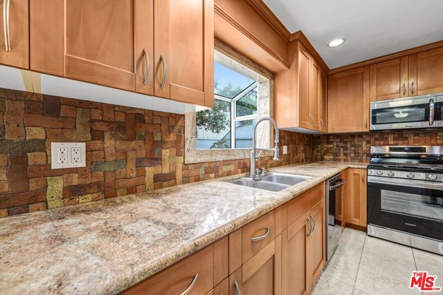 4421 Prospect Avenue, Los Angeles CA: https://media.crmls.org/mediaz/3f7abb2b-593b-4c70-8bde-f7dfad3a46c5.jpg
