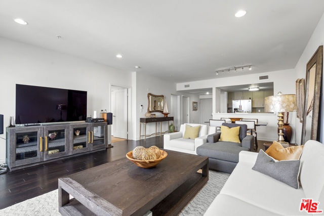 436 S Virgil Avenue, Los Angeles CA: https://media.crmls.org/mediaz/3f7b02f0-69fd-4114-9c14-1838fb151344.jpg