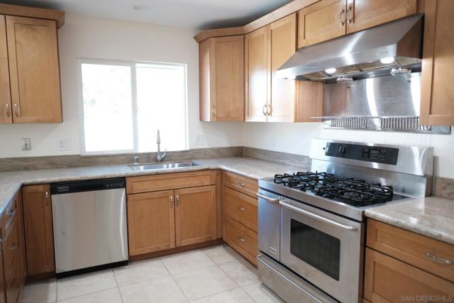 2345 Alta Vista Dr, Vista CA: https://media.crmls.org/mediaz/3f7b2b87-6c64-449a-be0b-5e49437e9931.jpg