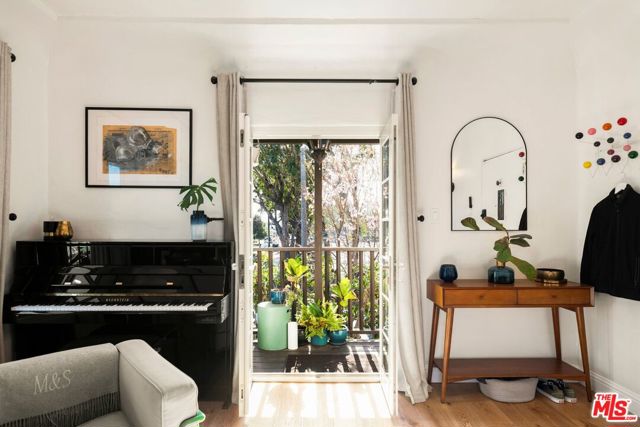 500 N Genesee Avenue, Los Angeles CA: https://media.crmls.org/mediaz/3f7b5e24-4988-499b-8cdb-f85e5954b5f1.jpg