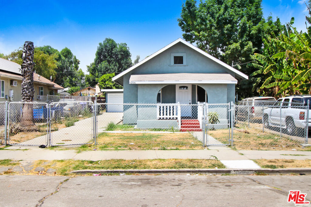 1256 W 6th Street