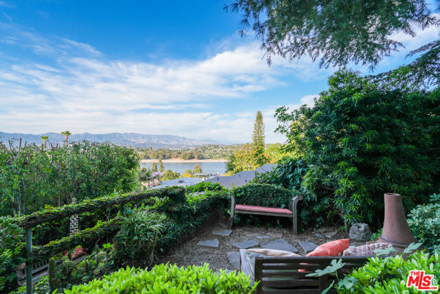 2020 Redcliff Street, Los Angeles CA: https://media.crmls.org/mediaz/3f7b78f1-d5d0-4896-b3da-5d28c1cffd76.jpg