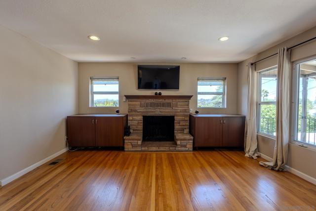 123 E 11th Ave., Escondido CA: https://media.crmls.org/mediaz/3f7b83c2-f65d-4c2b-b0a9-507c7c37b02c.jpg