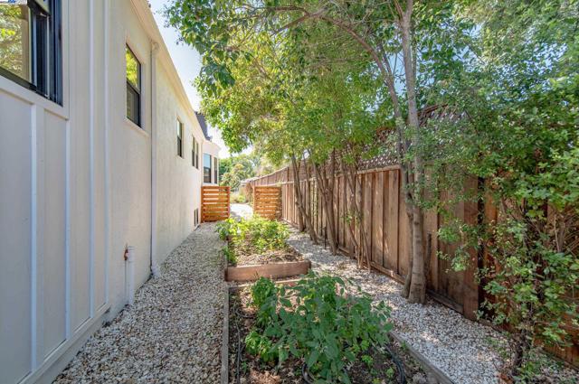 4073 Stanley Blvd, Pleasanton CA: https://media.crmls.org/mediaz/3f7bb081-043f-4aaf-9354-fc1e815a1ffa.jpg