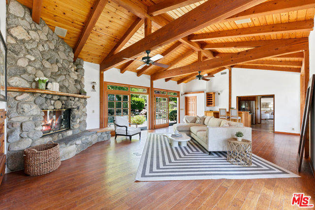 33269 Mulholland Highway, Malibu CA: https://media.crmls.org/mediaz/3f7c4267-55ab-485f-b7e7-2c3b0abc98f2.jpg