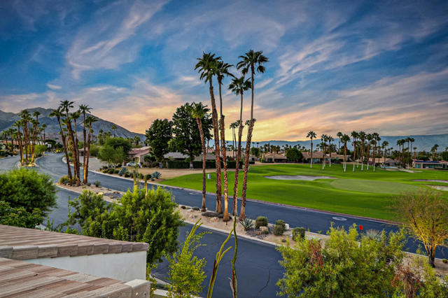 49120 Sunrose Lane, Palm Desert CA: https://media.crmls.org/mediaz/3f7cee0e-16e2-4f93-afe6-69e91ba19693.jpg