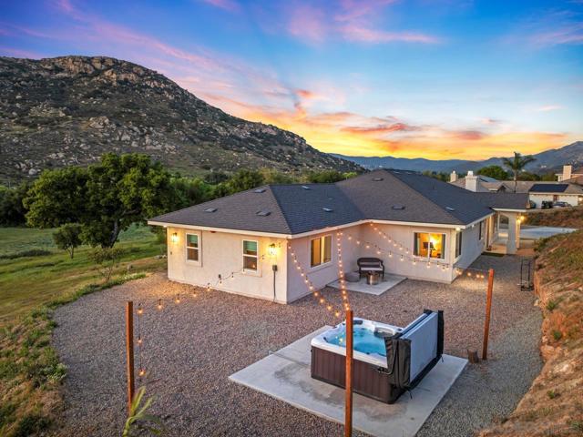 22916 Tombill Rd, Ramona CA: https://media.crmls.org/mediaz/3f7d0c72-5ff9-4d7b-9d5e-f8fb929585c5.jpg