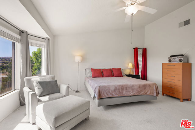 12119 Falcon Crest Way, Porter Ranch CA: https://media.crmls.org/mediaz/3f7d0e16-3eca-4ca1-bfd1-a29b0d6a0d51.jpg