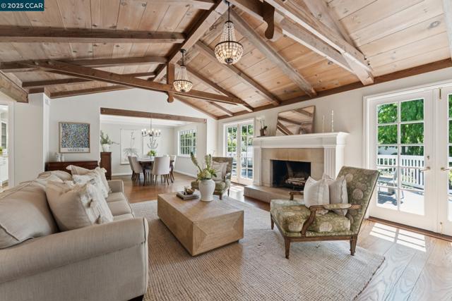 645 Los Palos Dr, Lafayette CA: https://media.crmls.org/mediaz/3f7d0ea0-ab3b-44fe-bd35-e834a1628edc.jpg