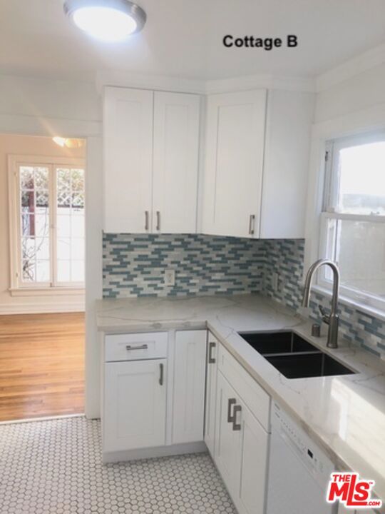 421 Grand Boulevard, Venice CA: https://media.crmls.org/mediaz/3f7d3e54-b6d2-45ed-90b3-7ceb298e946a.jpg