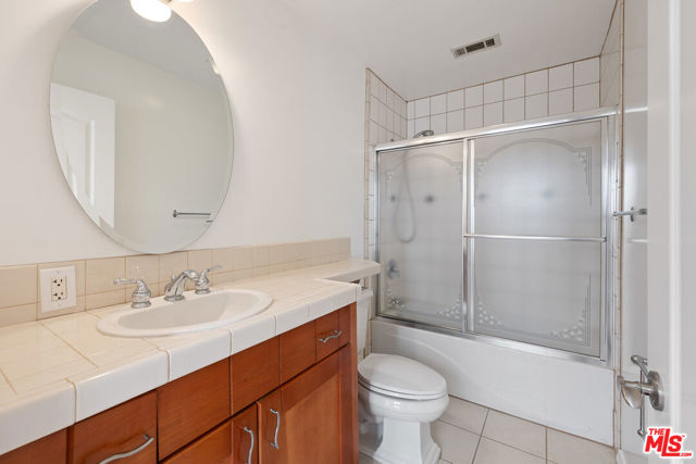 7412 Denrock Avenue, Los Angeles CA: https://media.crmls.org/mediaz/3f7df95f-916b-464d-85bd-9286d860222f.jpg