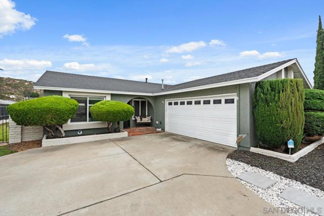 13637 Los Olivos Ave, Poway CA: https://media.crmls.org/mediaz/3f7e0a5d-8742-46aa-bc2b-56f789931949.jpg