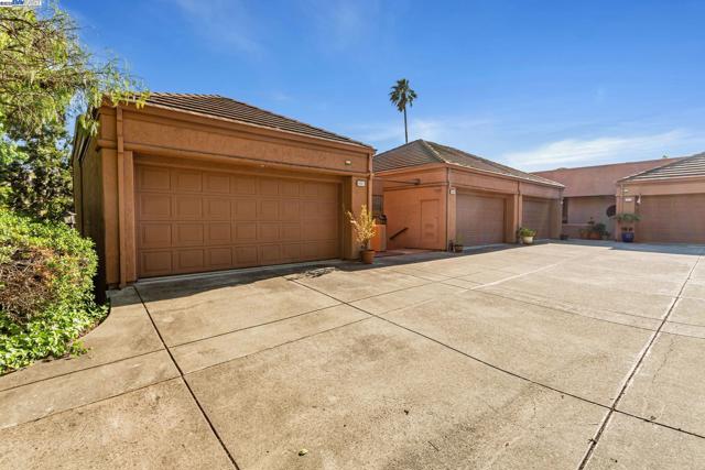 4001 W Lakeshore Drive, San Ramon CA: https://media.crmls.org/mediaz/3f7e9407-0956-4830-a9b5-af8320ef2ff2.jpg