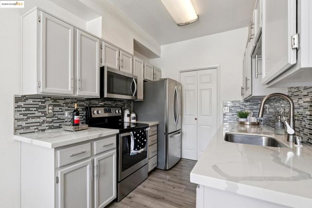 63 Lakeshore Ct, Richmond CA: https://media.crmls.org/mediaz/3f7eda32-524a-43ff-b44d-2f31b29aa82f.jpg