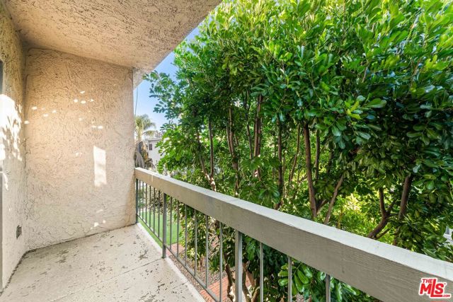5055 Coldwater Canyon Avenue, Sherman Oaks CA: https://media.crmls.org/mediaz/3f7f3002-065c-419d-b769-04935f9af0f9.jpg