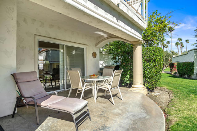 280 Vista Royale W Circle, Palm Desert CA: https://media.crmls.org/mediaz/3f7fcd7f-17d2-4e8e-a415-c0bb798e2c3e.jpg